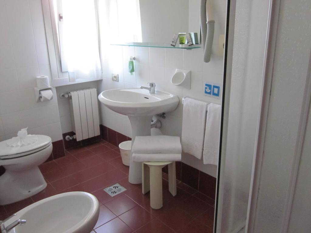 Hotel Marina Torri Del Benaco Luaran gambar