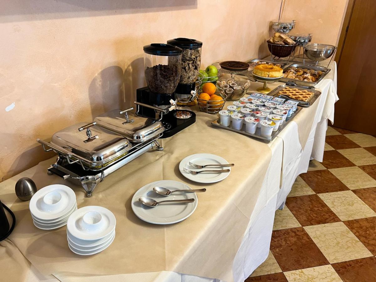 Hotel Marina Torri Del Benaco Luaran gambar