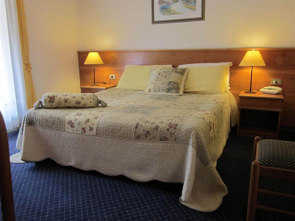 Hotel Marina Torri Del Benaco Luaran gambar