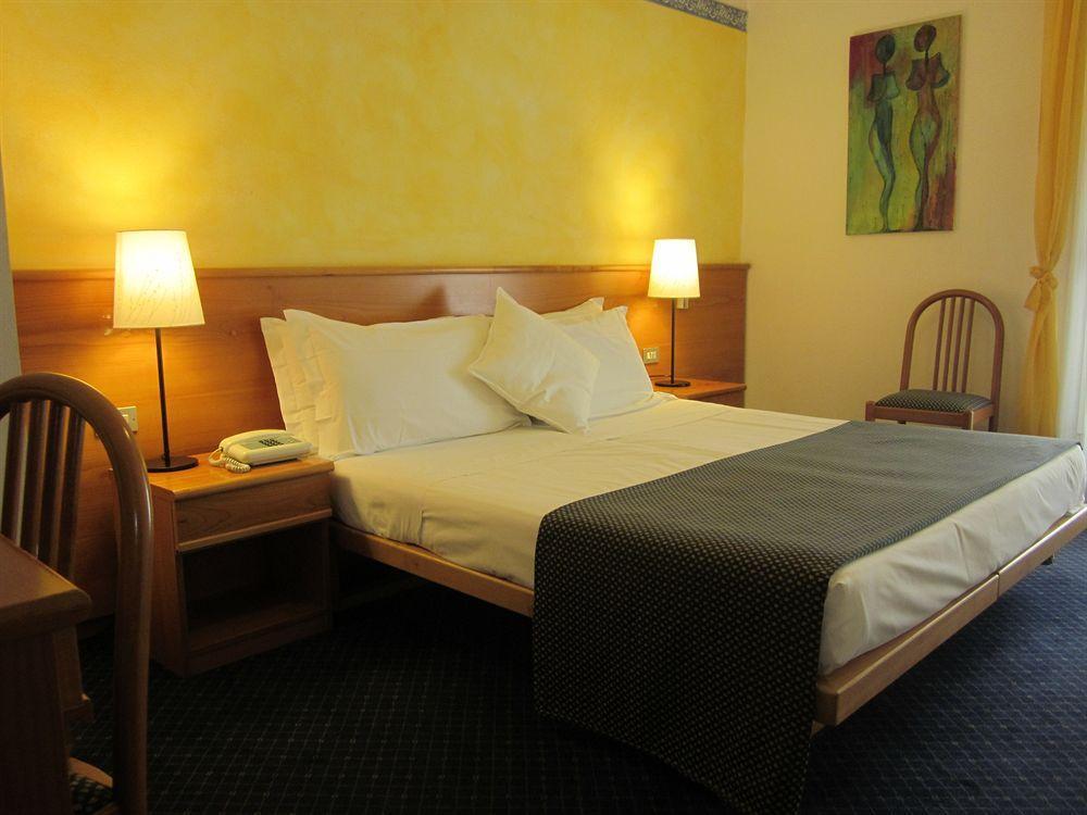 Hotel Marina Torri Del Benaco Luaran gambar